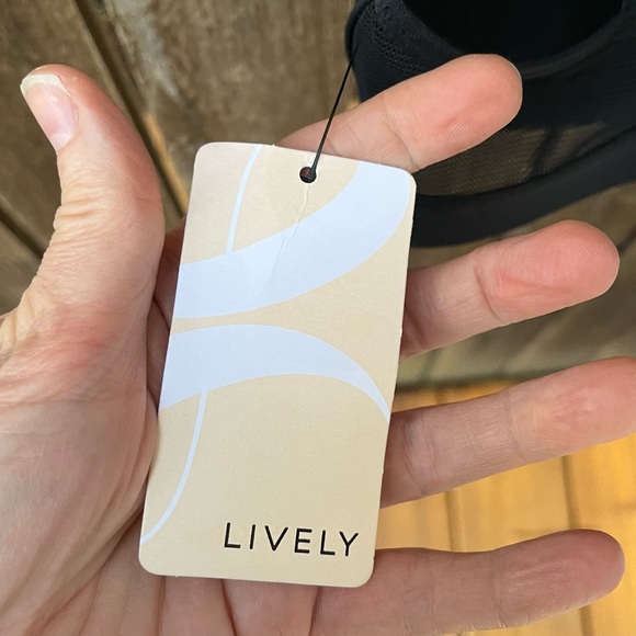 Lively The Front Close No Wire Bra NWT In Jet Black Sz 32DD - Picture 3 of 13